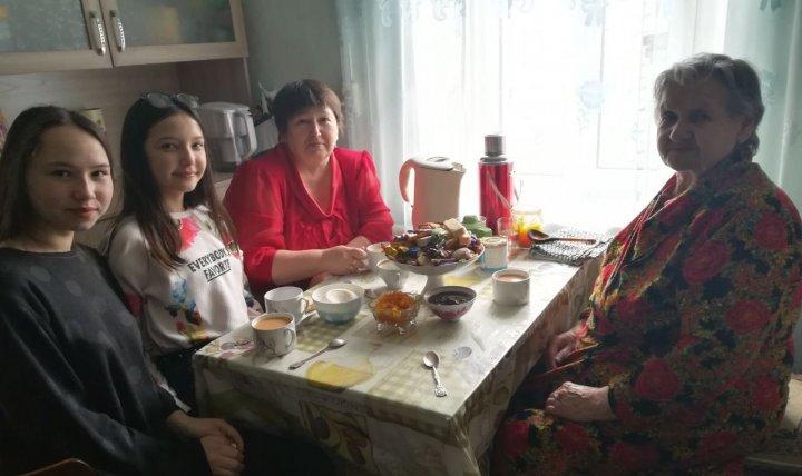 Учащиеся поздравили наших ветеранов ВОВ