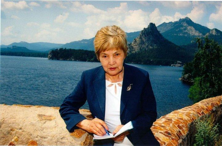 "Ақиық ақын Фариза Оңғарсынова"