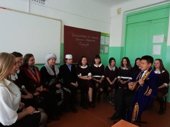 "Ақиық ақын Фариза Оңғарсынова"