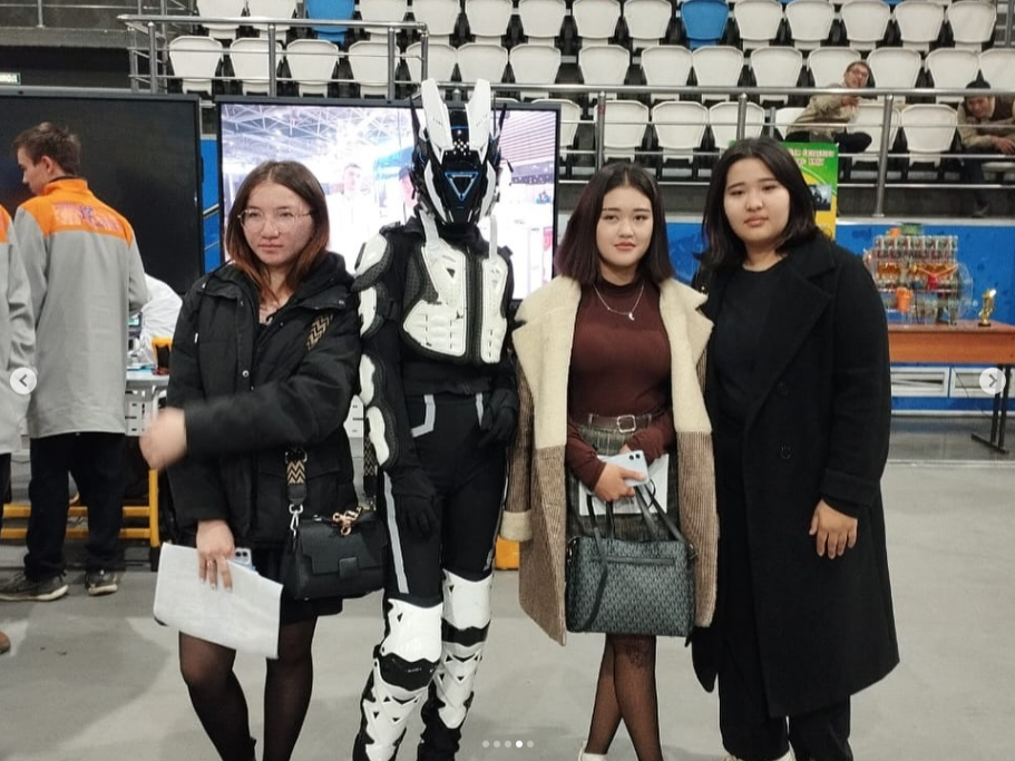 Сегодня ученики 8,9 классов нашей школы приняли участие в городском профориентационном мероприятии «PROFCITY-2024», посвященном году рабочих профессий - 2025