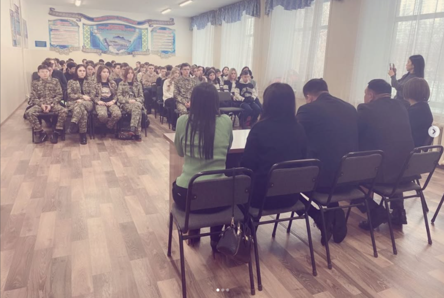 25.11.2022ж. Облыстық Әділет департаментінің бөлім басшылары оқушыларға құқықтық көмек көрсетіп, жасөспірімдердің құқықтық сауаттылығын арттыру мақсатында мектеп оқушыларымен кездесу өткізді