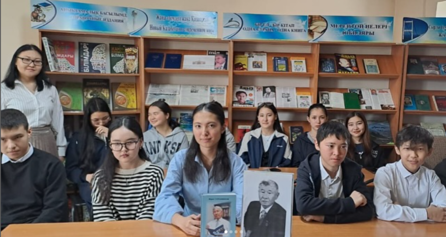 15 апреля совместно с филиалом библиотеки восточного поселка провели праздник «Национальный день книг» «Поэзия – музыка души», по книге Мурата Султанбекова «Чайки Прииртышья для учащимися 8 «Д» класса.