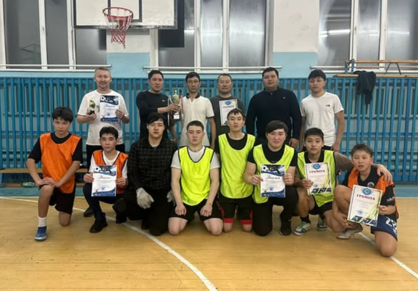 Мектеп мұғалімдері және оқушылары арасында, Тәуелсіздік күніне орай ұйымдастырылған “футзалдан” мектепішілік жарысы өтті.